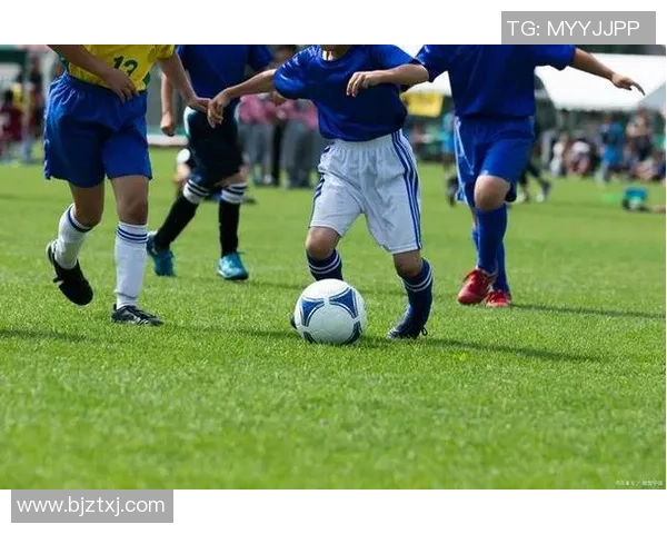杨伟专访：从绿茵场到人生舞台的足球旅程回顾与展望
